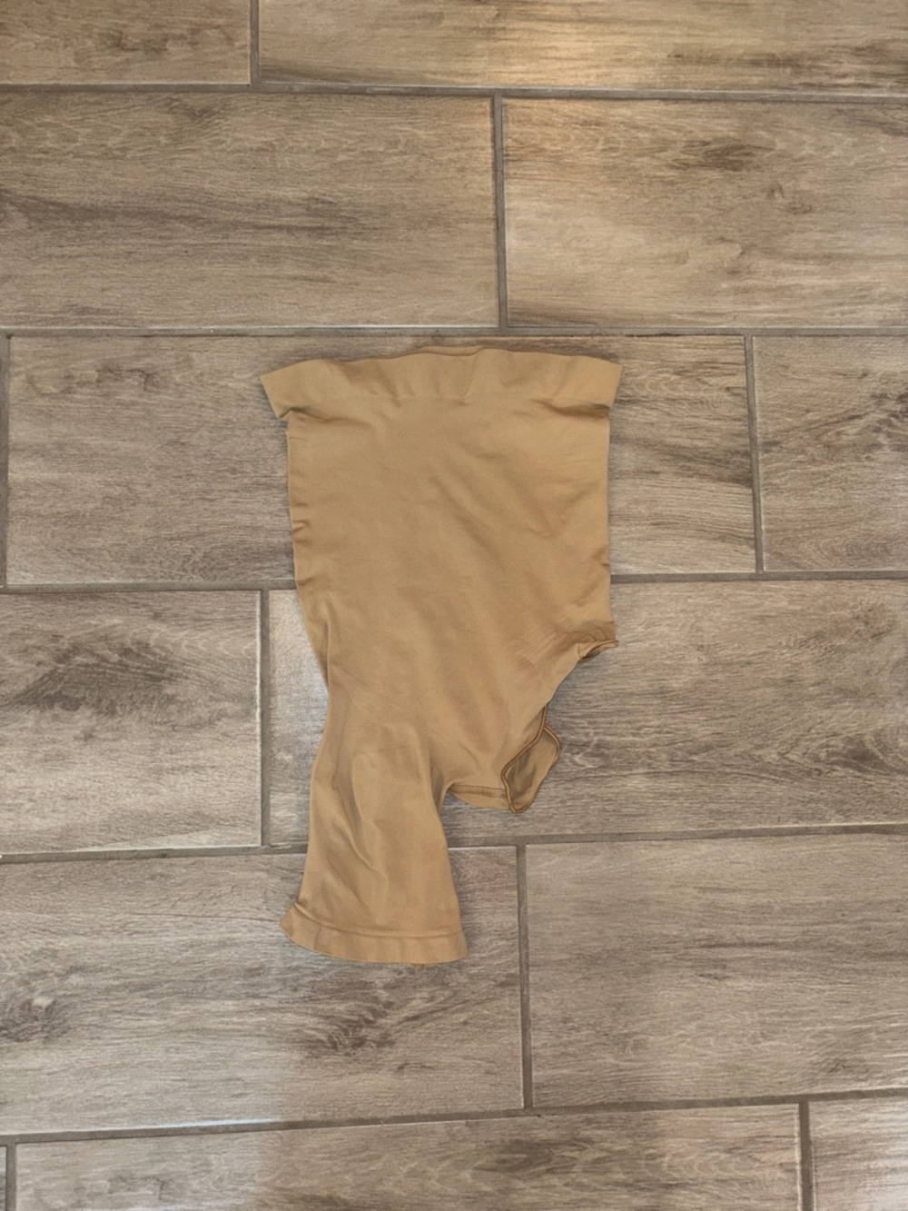 NWOB: SKIMS - SEAMLESS SCULPT SOLUTION SHORT RIGHT LEG EXPOSE